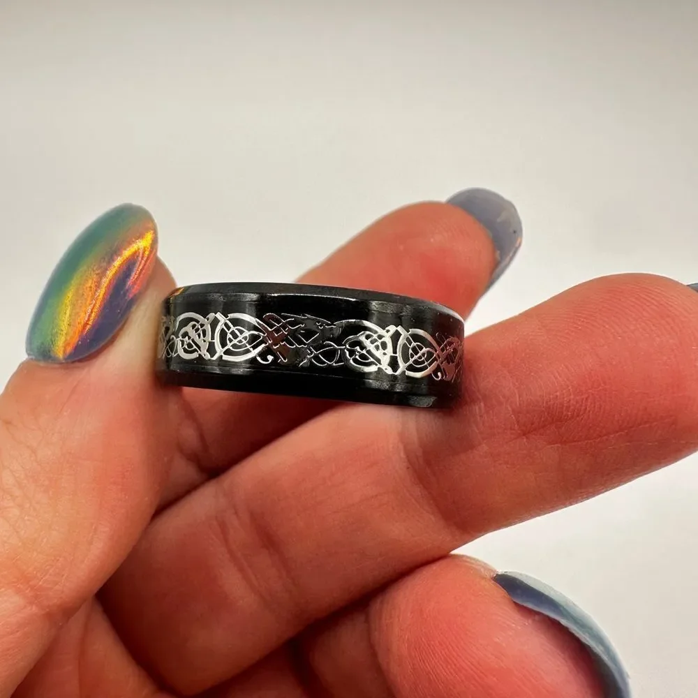 Men's 12.5, black polished‎ metal ring with resin and silver scroll center!